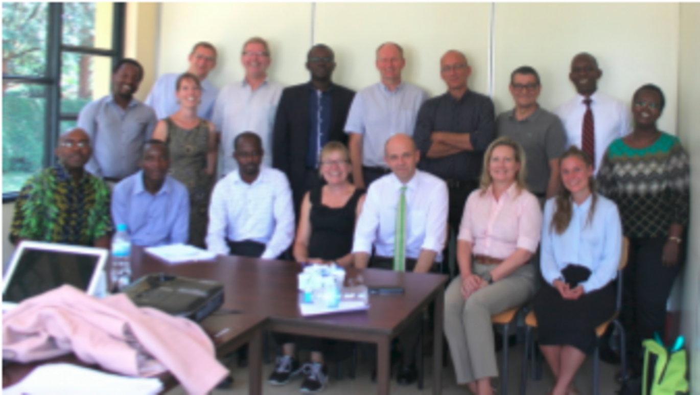 Per Kallestrup, nummer fem fra højre, bagerste række, ses her til symposium i Rwanda. Foto: Michael Schriver Per Kallestrup, nummer fem fra højre, bagerste række, ses her til symposium i Rwanda. Foto: Michael Schriver