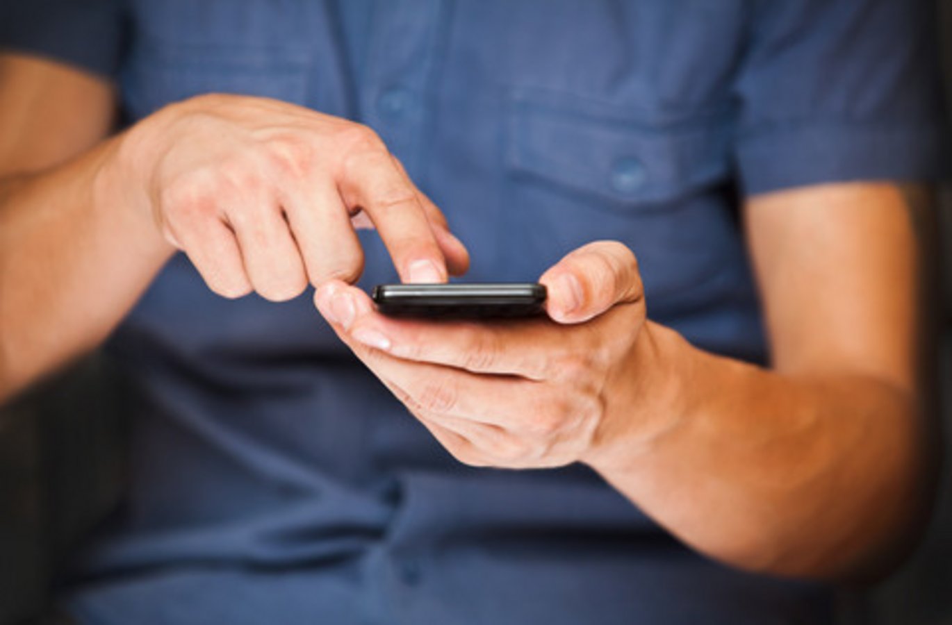 Både børn, unge og voksne kan bidrage til den nye, løbende trivselsmåling – for eksempel via smartphone. Både børn, unge og voksne kan bidrage til den nye, løbende trivselsmåling – for eksempel via smartphone.