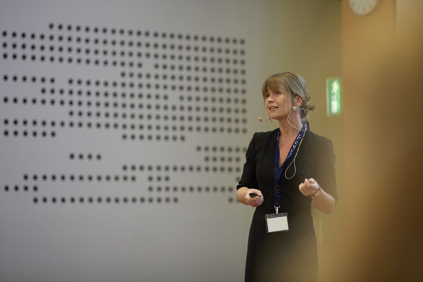 Ph.d.-studerende Sidsel Støy fra Institut for Klinisk Medicin modtager Fogh-Nielsen-legatets hovedsum på 60.000 kr. ved PhD Day 2020. Foto: Ida Marie Jensen