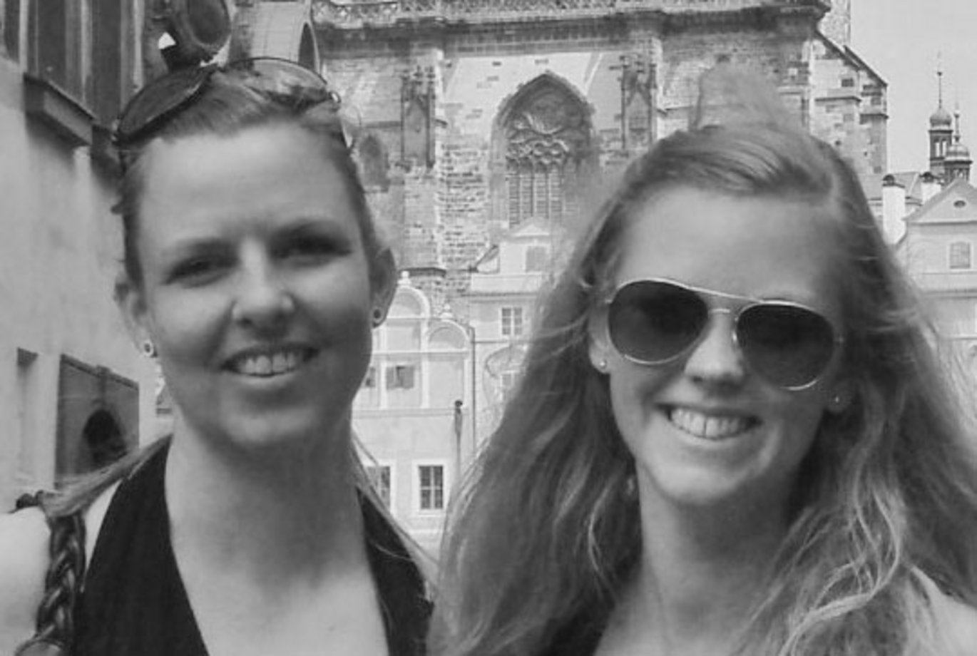 De to erhvervs-ph.d.-studerende Mette Ladefoged (til venstre) og Lise Høj Thomsen (til højre) nyder godt af samarbejdet mellem Aarhus Universitet og Novo Nordisk A/S og forener dagligt teori med praksis.