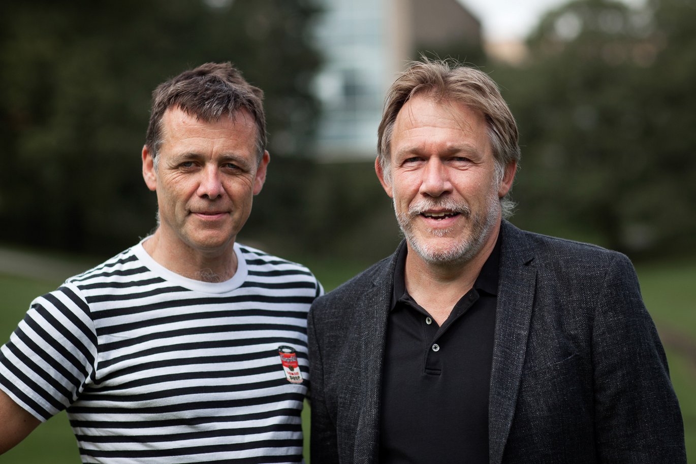 Carsten Obel (t.v.) er sammen med Kaj Grønbæk, professor og institutleder på Institut for Datalogi, initiativtagere til CoronaLytics-projektet. Foto: Mellissa Bach Kirkeby Yildirim/AU.